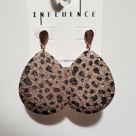 Influence- Cheetah Print Dangle Earrings - Picture 3 of 3